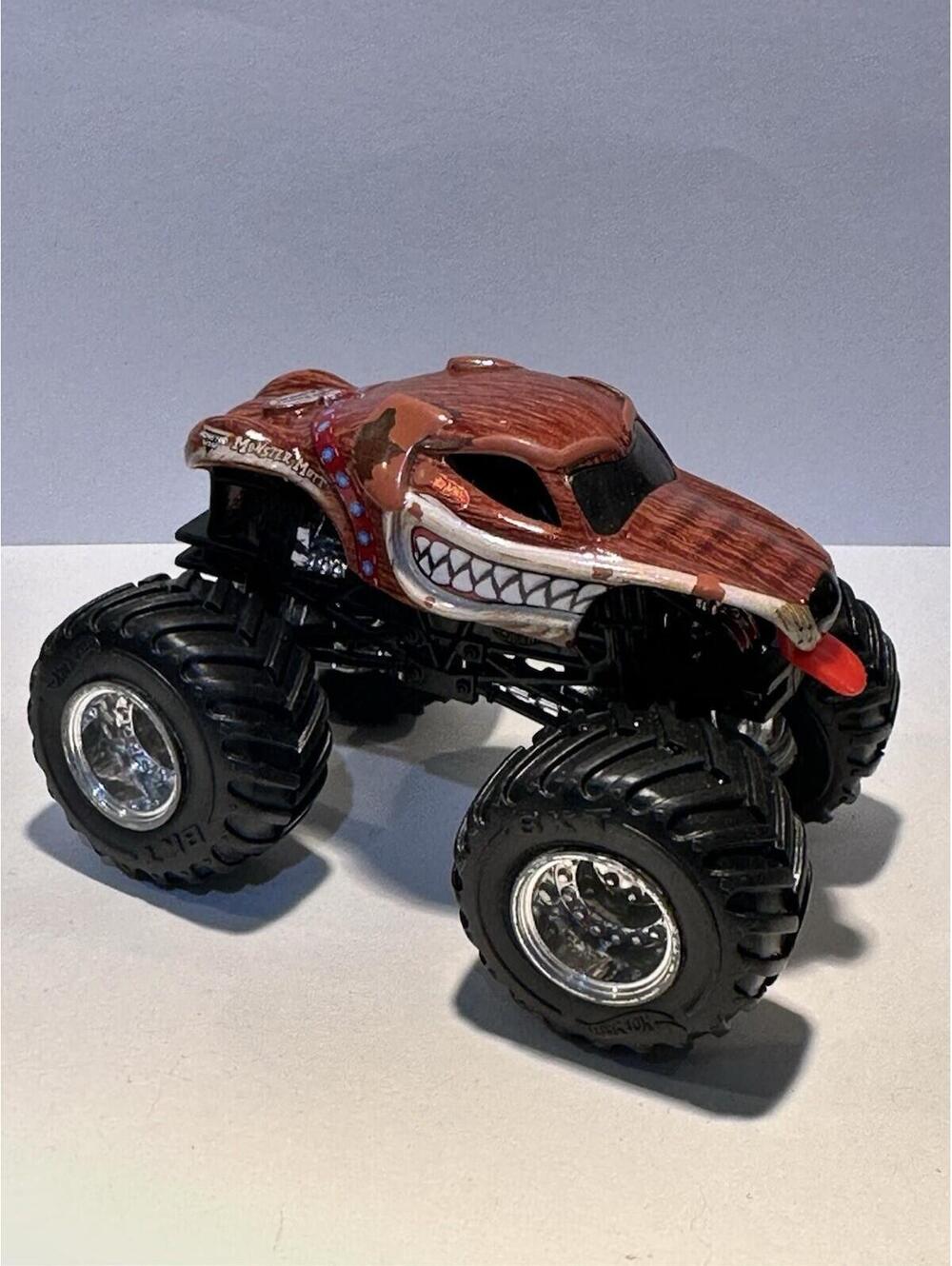 Hot Wheels Monster Jam Truck 1/64 Diecast Metal Monster Mutt Brown